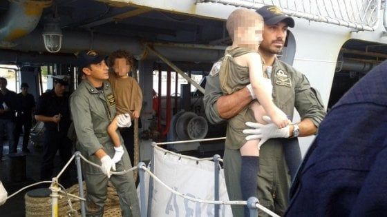 Naufragio dei bambini migranti: due ufficiali rinviati a giudizio  
