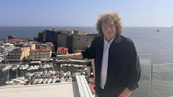Riccardo Cocciante: “A settembre canterò a Napoli, un’emozione al Plebiscito”