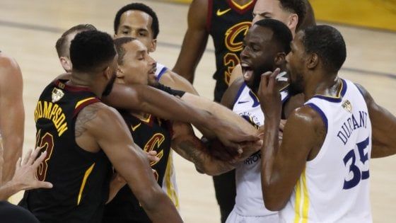 Basket, Finals Nba: super LeBron non basta, gara-1 a Golden State