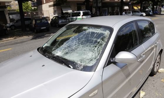 Scappavano da un furto, grave una coppia investita da un'auto in corso Orbassano