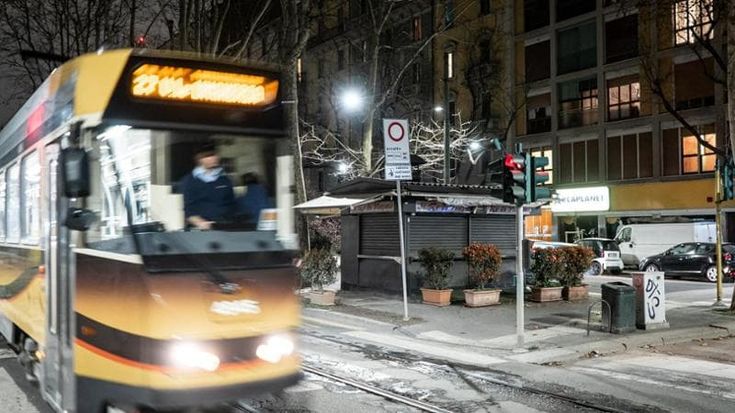 Il Comune raccoglie le voci delle donne per ripensare la città: “La metropoli fa paura perché a dimensione di maschio, serve un’urbanistica femminista”