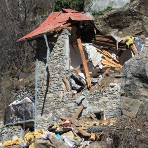 Francia, enorme masso su uno chalet: morti due bambini