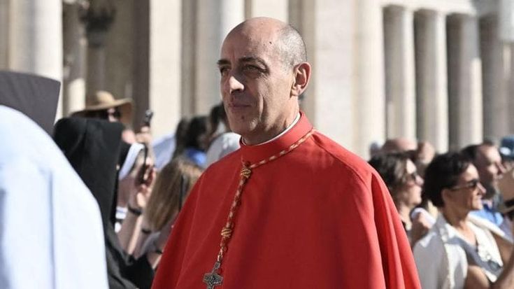Il cardinale Fernandez: “Il Papa deve reimparare a parlare. Cambia modo di vivere ma non si dimette”