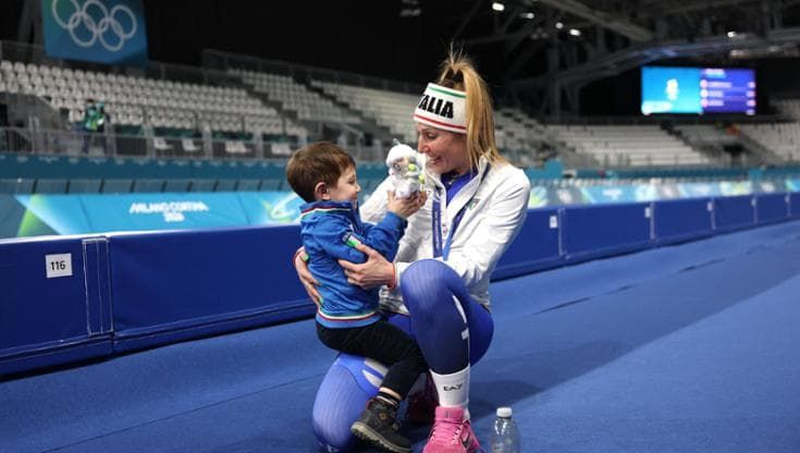 Lollobrigida, l’oro più bello nel giorno del compleanno: poi l’abbraccio al figlio Tommaso