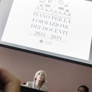 Scuola, formazione insegnanti: 325 milioni per Piano triennale 
