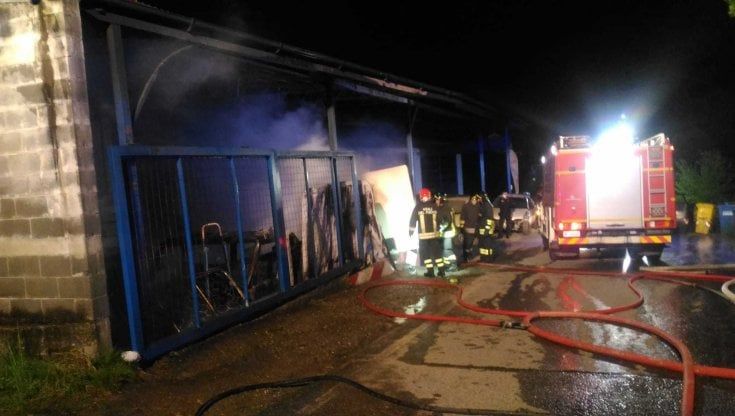 Incendio campo rom, definitive le condanne per razzismo
