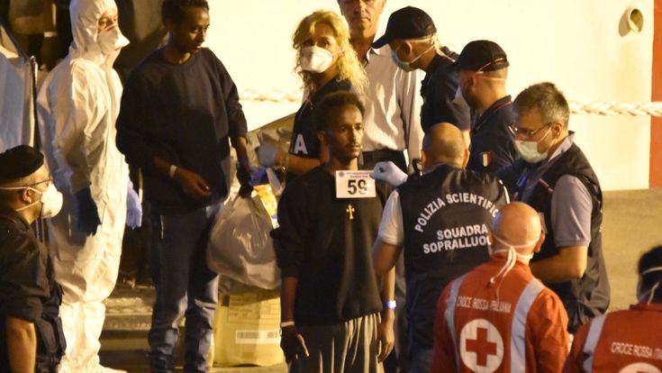 Nave Diciotti, così i vescovi della Cei hanno liberato gli ostaggi di Salvini