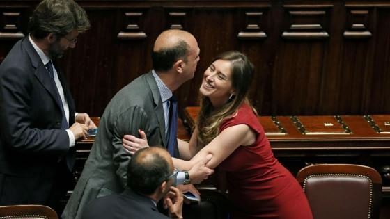 Italicum, Bersani: "Dissenso abbastanza ampio". Renzi: "Impegno mantenuto"