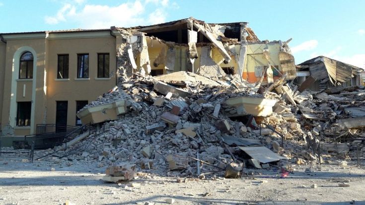 Terremoto, ecco le scuole collassate: il ritorno sui banchi è un'incognita