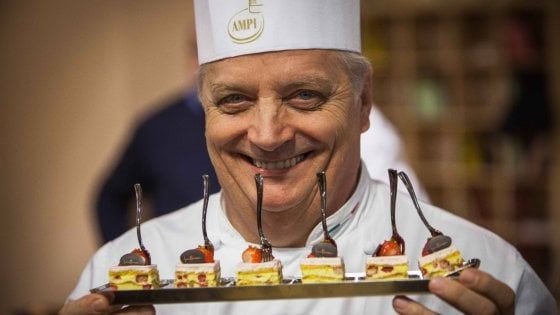 Iginio Massari scommette su Milano, pasticceria con laboratorio vista strada a due passi dal Duomo
