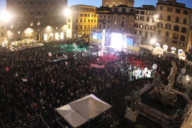 Renzi in piazza della Signoria, il comizio visto dall'alto 