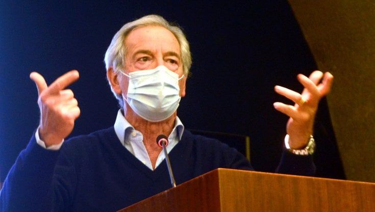 Vaccino anti Covid, bocciato l'ente regionale delle prenotazioni online: "Il sistema funziona male"