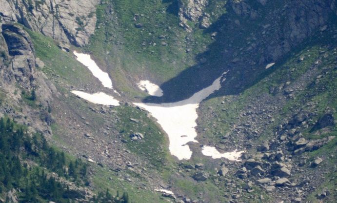 Sondrio, c'&egrave; un 'uomo di neve' disegnato nella valle