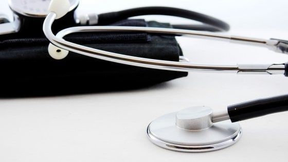 Quel colore delle mani che non convince il medico