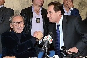 Battiato, frase shock da Bruxelles<br />"In Parlamento troie che farebbero tutto"