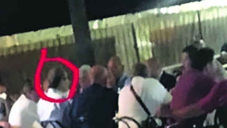 Mega-tavolata nel giorno del giallo: bufera politica su Musumeci