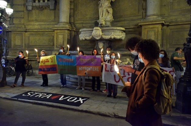 Palermo fiaccolata per Abou, il quindicenne morto dopo lo sbarco dalla nave quarantena