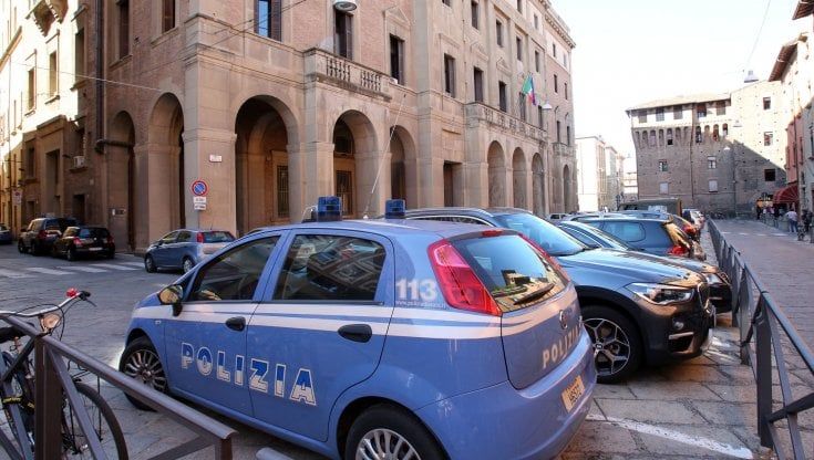 Coppia aggredita nella stazione di Bologna, un arresto