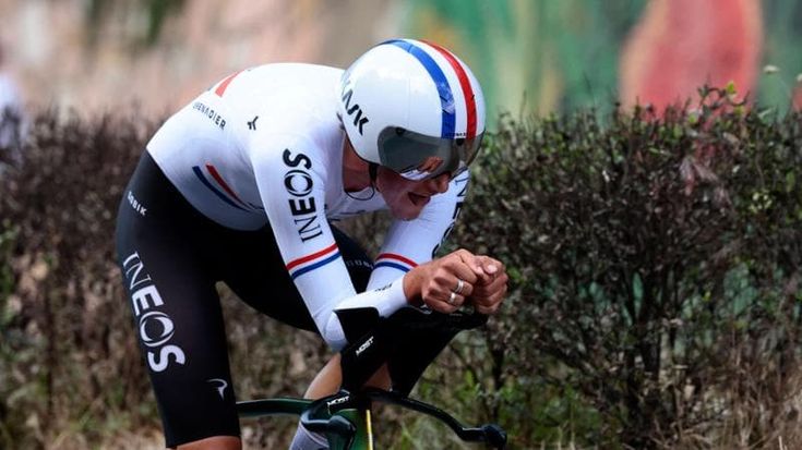 Giro d’Italia, Tarling vince la crono di Tirana. Roglic è la nuova maglia rosa