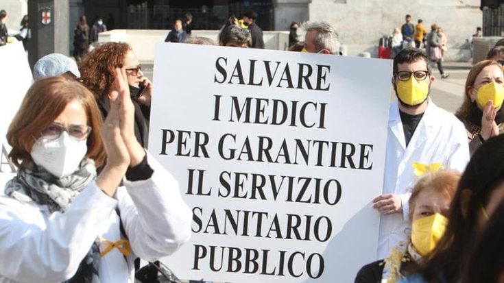 La protesta dei medici ospedalieri: “Siamo tra i meno pagati d’Europa”