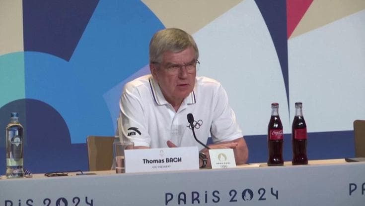 Parigi 2024, il capo del Cio Bach: "Khelif e Yu-Ting sono donne e vanno rispettate"