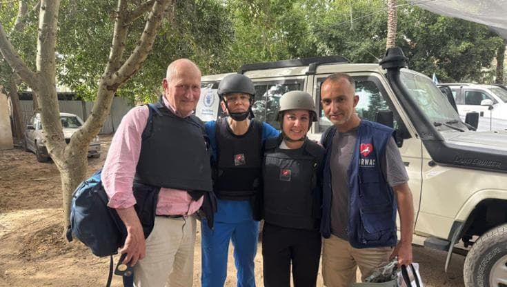 Ha operato i bambini di Gaza sotto le bombe: chirurga siciliana nominata cavaliera della Repubblica