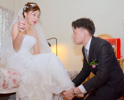 Singapore: scatti sono orrendi, fotografo si scusa. E il matrimonio diventa virale