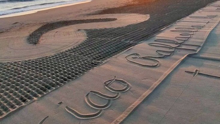 In Versilia l'addio alla Carrà scritto sulla sabbia. Potrebbe essere sepolta a Porto Santo Stefano. A Firenze la sua voce risuona in piazza Signoria e alle fermate della tramvia