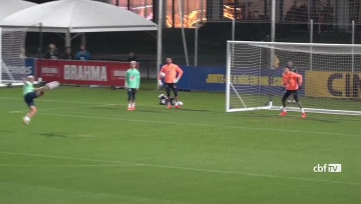 Mondiali in Qatar, la stessa rovesciata del brasiliano Richarlison in allenamento