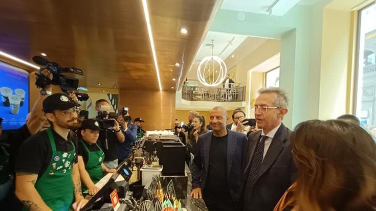 Napoli, arriva Starbucks in Galleria Umberto: 30 nuovi posti di lavoro. Ma la libreria Mondadori resta ancora chiusa