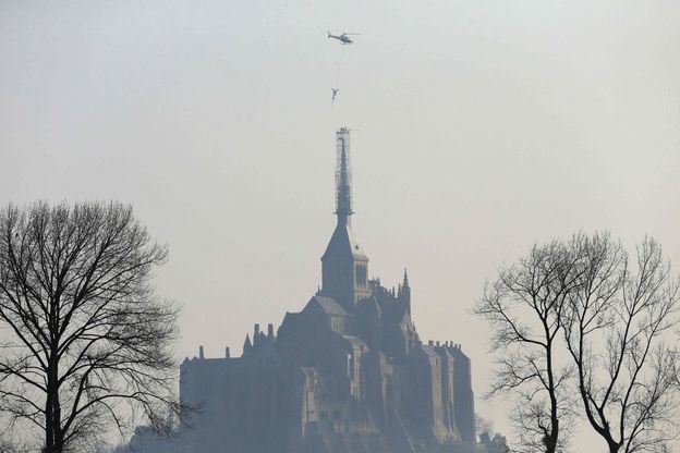 Mont-Saint-Michel. La trasvolata dell'arcangelo