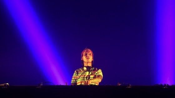 Tutti i proventi degli inediti di Avicii alla fondazione per la prevenzione del suicidio