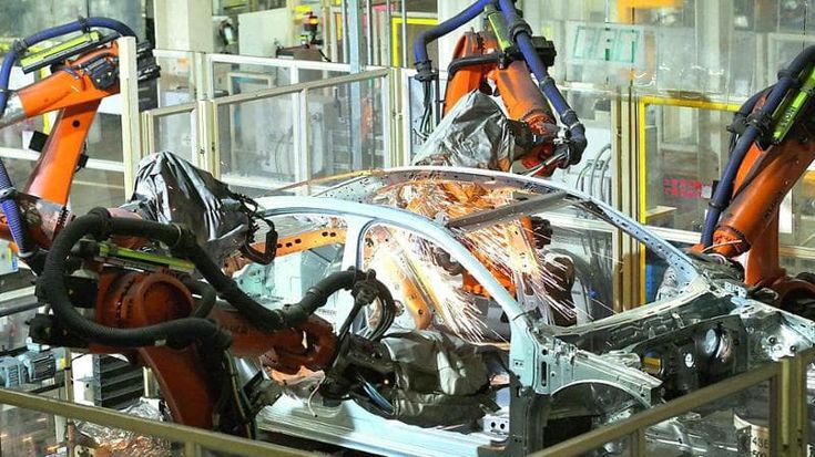 Auto, Bruxelles delude la filiera: “Sul 2035 passo lento e timido”