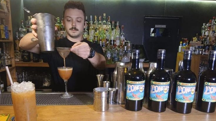 La famiglia Quarta lancia “L’Onesto”, l’amaro al caffè. “Prodotto nuovo che non tradisce le origini”