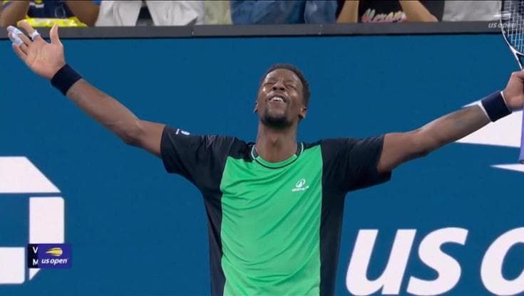 Us Open, Monfils vince nel giorno del suo 40esimo compleanno e il pubblico canta "Happy Birthday to you"