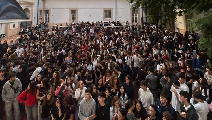 Scatta la protesta studentesca, assemblee e sit-in nei licei: “Facciamo sentire la nostra voce”