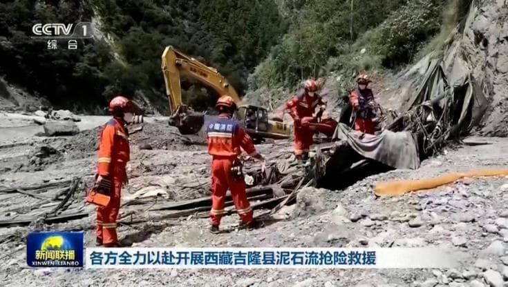 Nepal, elicotteri e ruspe per cercare i dispersi. Pechino: "Massima attenzione"