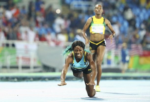 Rio 2016, 400 m femminili: Shaunae Miller si tuffa sul traguardo e vince 