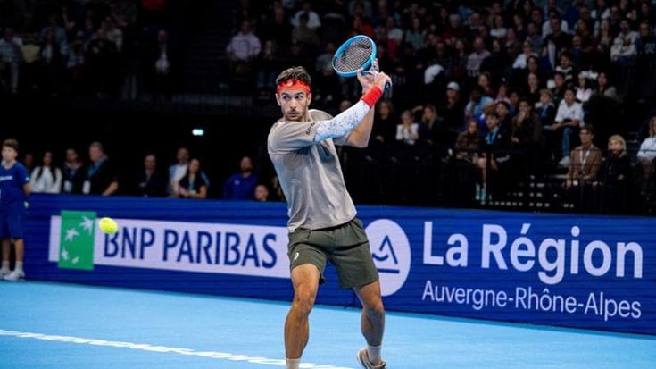 Musetti vince il derby con Cobolli e va in finale a Lione
