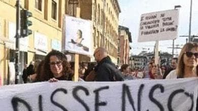 No a riarmo e carovita. Cortei in cinquanta città: 'Isoleremo i violenti'