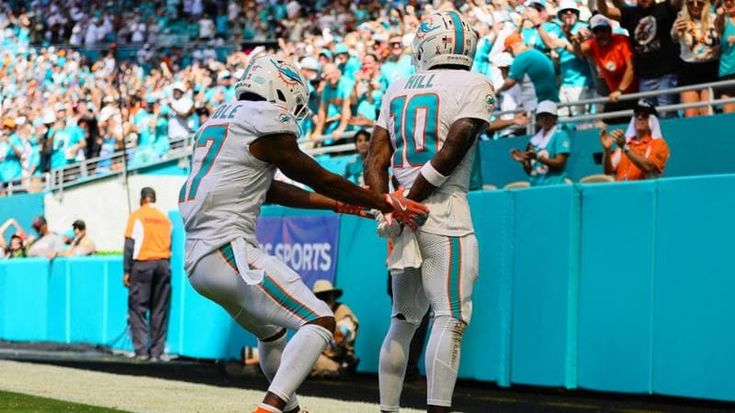 Nfl, Miami vince trascinata da Hill, ma esplode il suo caso, arrestato e rilasciato dalla polizia poche ore prima del match: “Se non fossi stato io cosa mi sarebbe successo?”. Subito sospeso un agente, avviata un’indagine interna