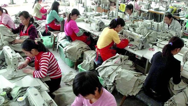 Lotta al caporalato, Chanel e altre griffe sotto la lente dei pm di Milano