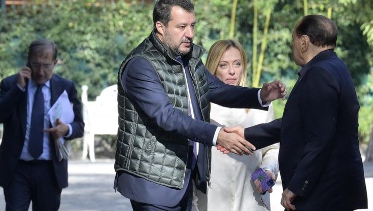 Quirinale, Salvini al bivio gioca su due tavoli. Rivolta nella Lega sul no a Draghi