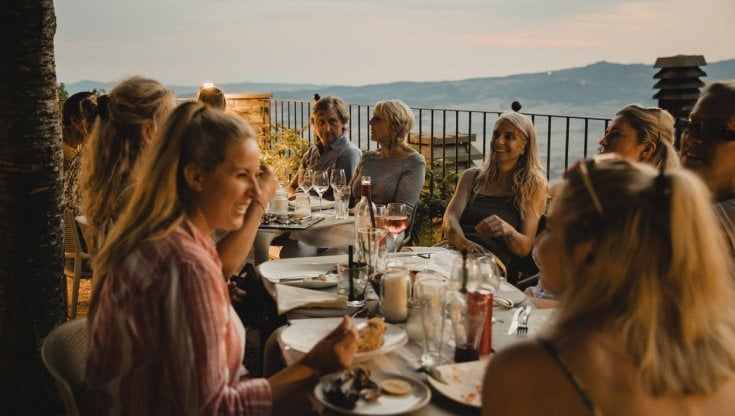 Consumi, a settembre quadro in miglioramento: bene la ristorazione, male abbigliamento e non food