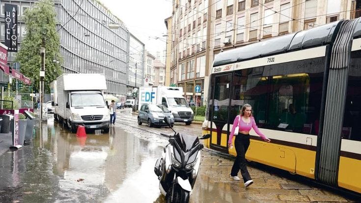 Previsioni meteo, dopo i nubifragi arriva il crollo termico. Dal weekend torna l’estate