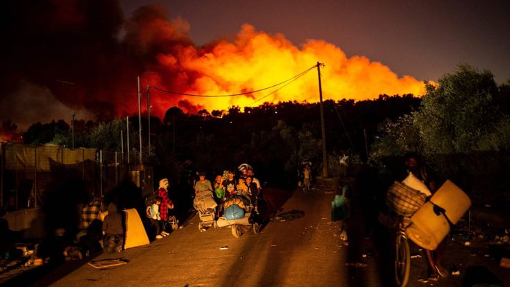 Lesbo, il capo progetto di Msf: “Un inferno per i più piccoli. Ora dormono tutti per strada”
