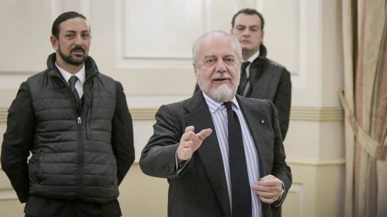 Napoli, De Laurentiis: "Felice se Sarri resta, ma mi guardo intorno. Conte? Un amico e un gran colonnello"