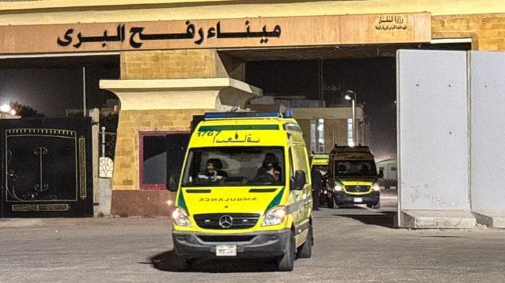 Gaza, riaperto il valico di Rafah: “Ora posso far curare mio figlio”