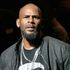 R. Kelly non paga gli alimenti: ora è in custodia cautelare nel commissariato di Chicago 