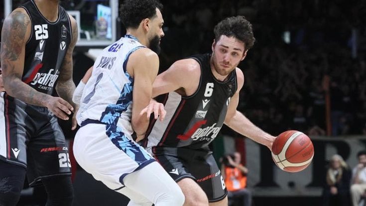 Basket, Brescia travolge Pistoia e resta da sola in vetta